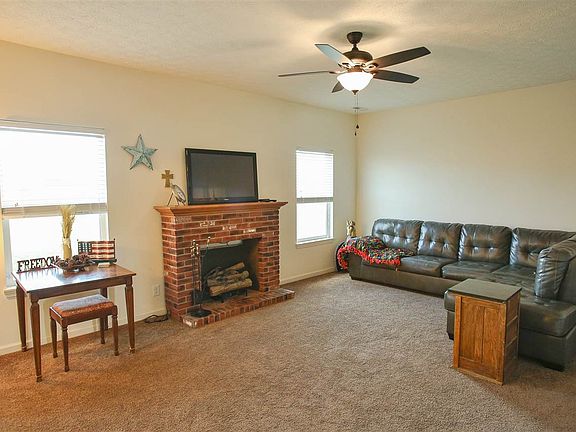 2nd image of 881 Clydesdale Dr