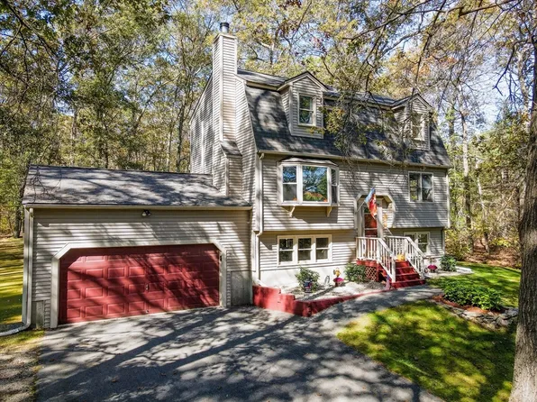38 Pine Ridge Dr, Ayer, MA 01432