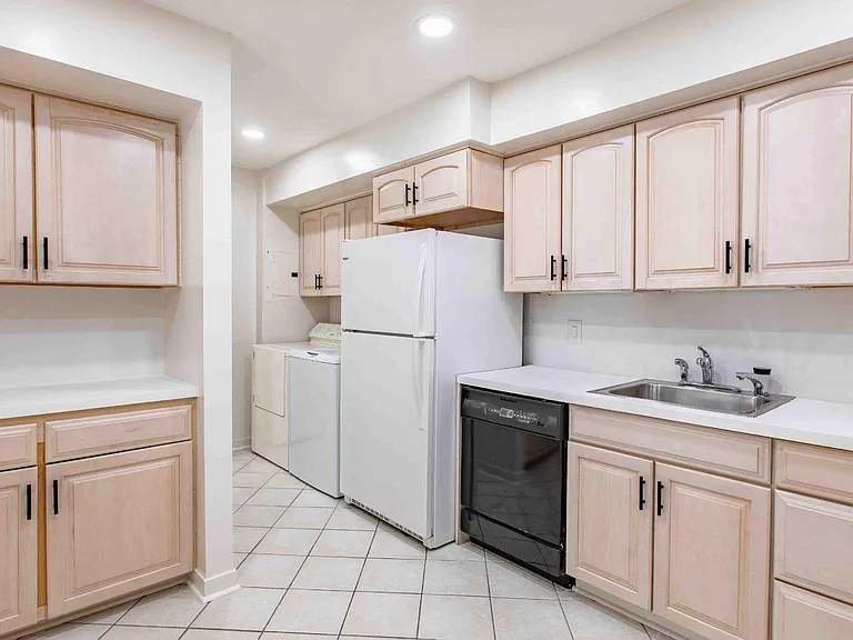 29 Stonehenge Cir #2 — Photo 11