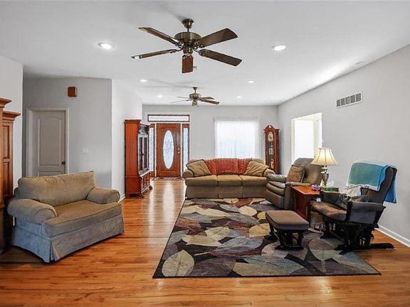 3rd image of 397 Sandhill Hickory Level Rd