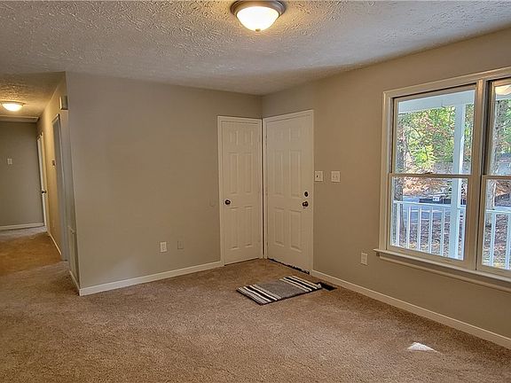 4th image of 221 Remington Dr