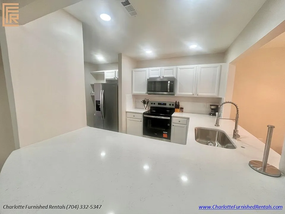 2 bed, 998 sqft, $3,500 — Photo 4