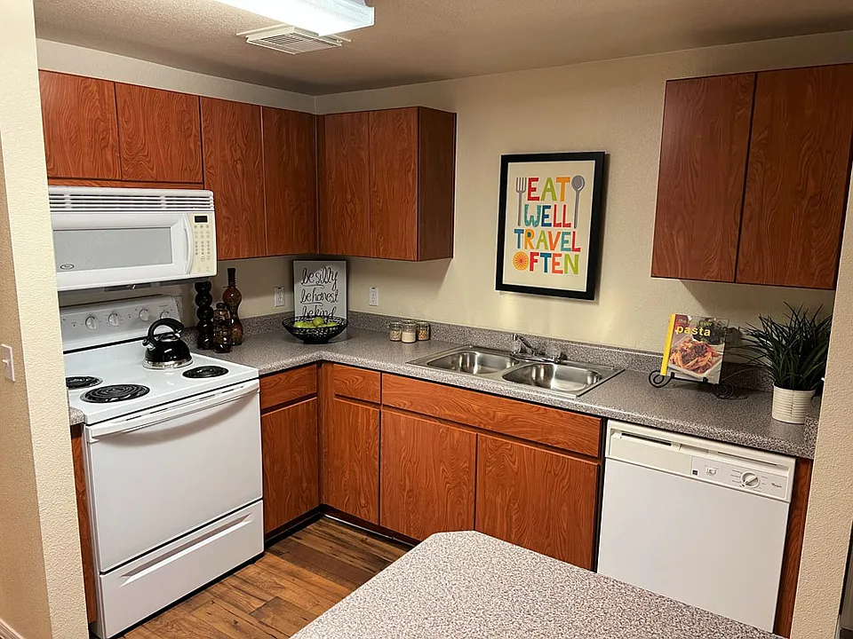 Deer Valley Regency Apartments