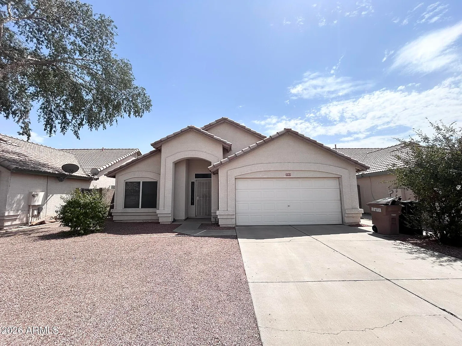 3 bed, 2.0 bath, 1833 sqft, $2,000 — Photo 1