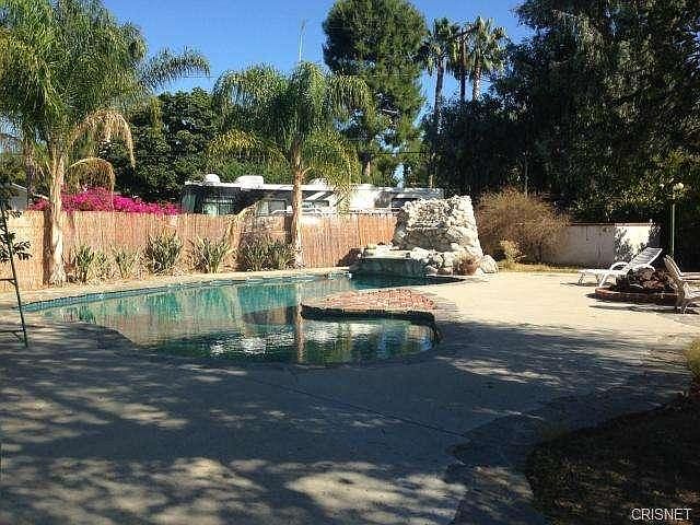 2nd image of 6856 Louise Ave
