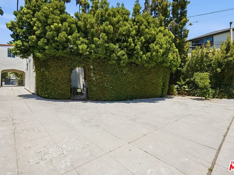 7464 Hollywood Blvd — Photo 32