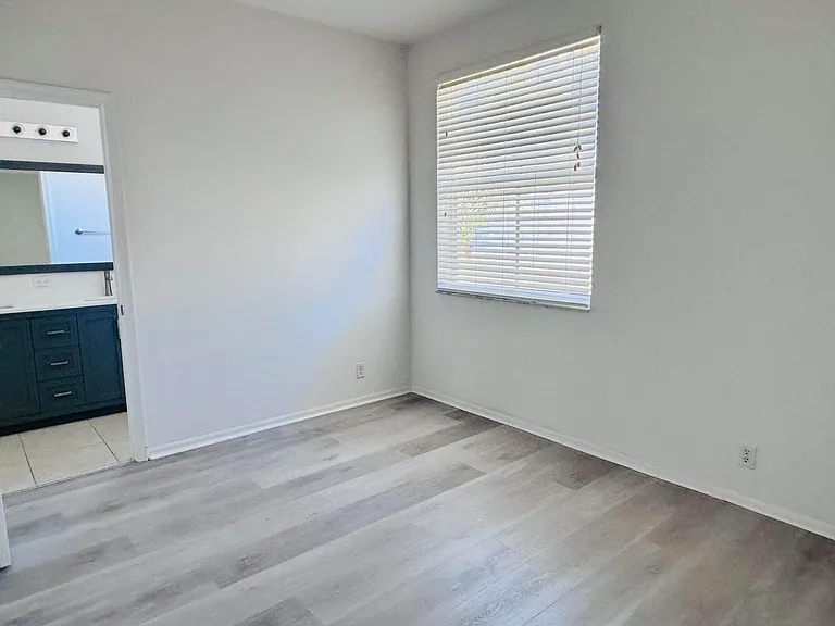 9360 Cove Point Cir — Photo 20