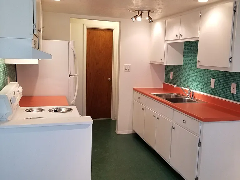 405 Columbia Dr SE #C — Photo 6