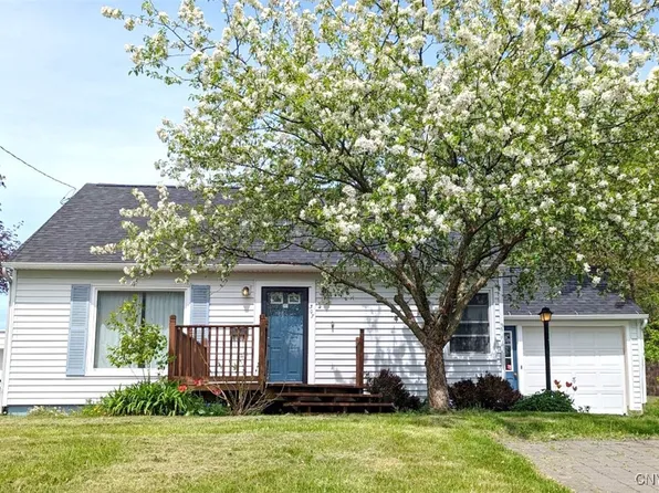 307 Wells Ave E, North Syracuse, NY 13212