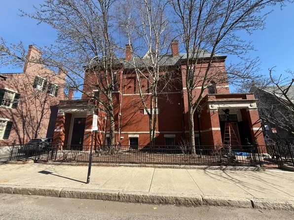 31 Kirk St, Lowell, MA