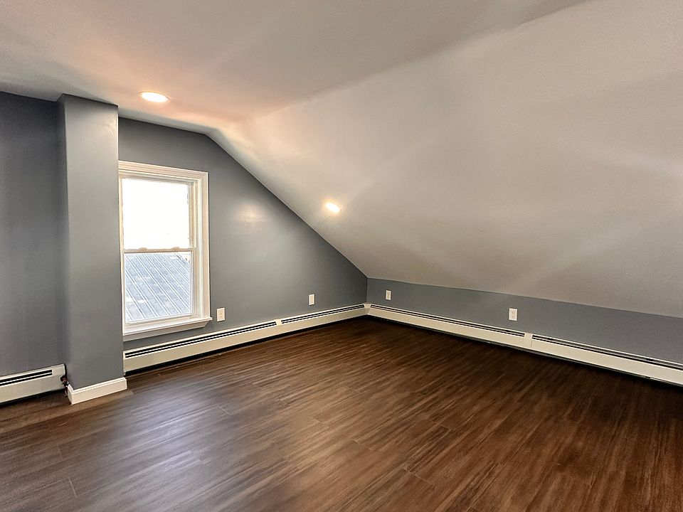 1st image of 27 Mulberry St #3