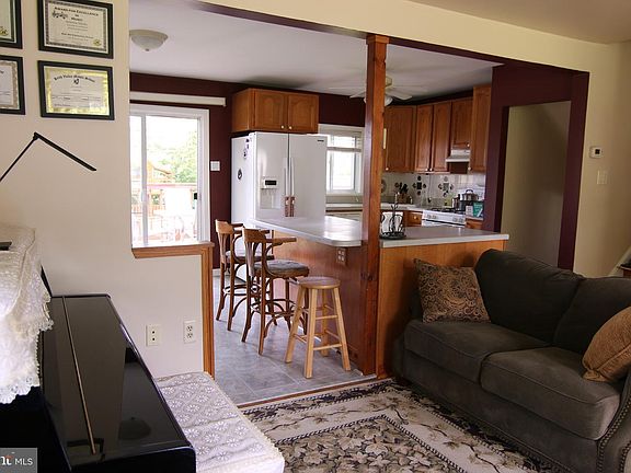3rd image of 233 Arundel Ave