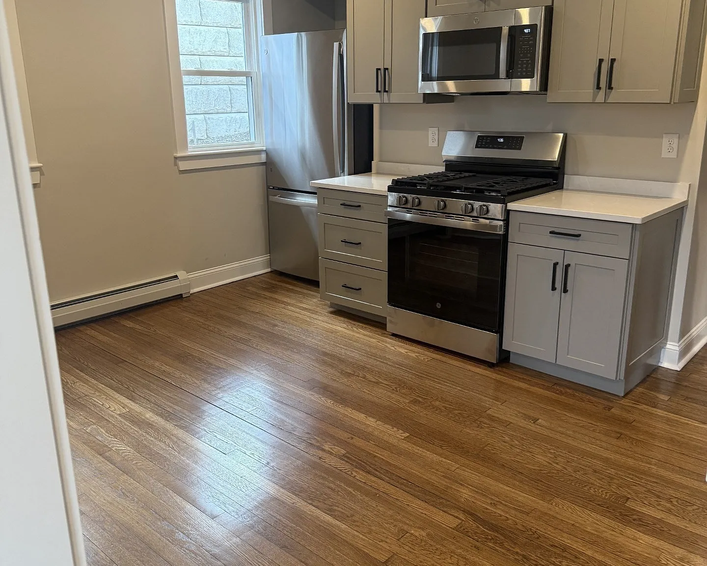 2 bed, 1.0 bath, 700 sqft, $2,400 — Photo 4