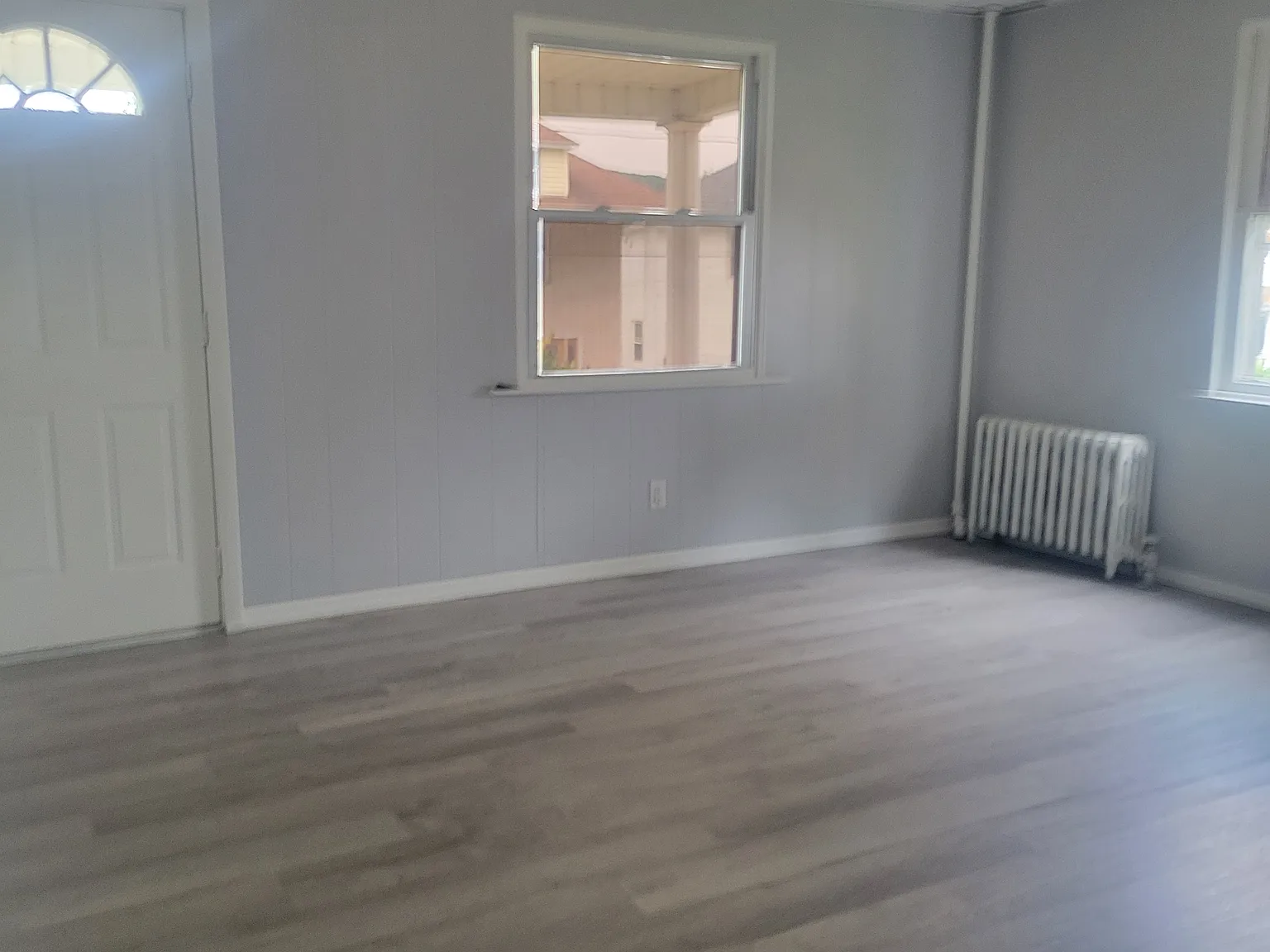 3 bed, 1300 sqft, $1,600 — Photo 2