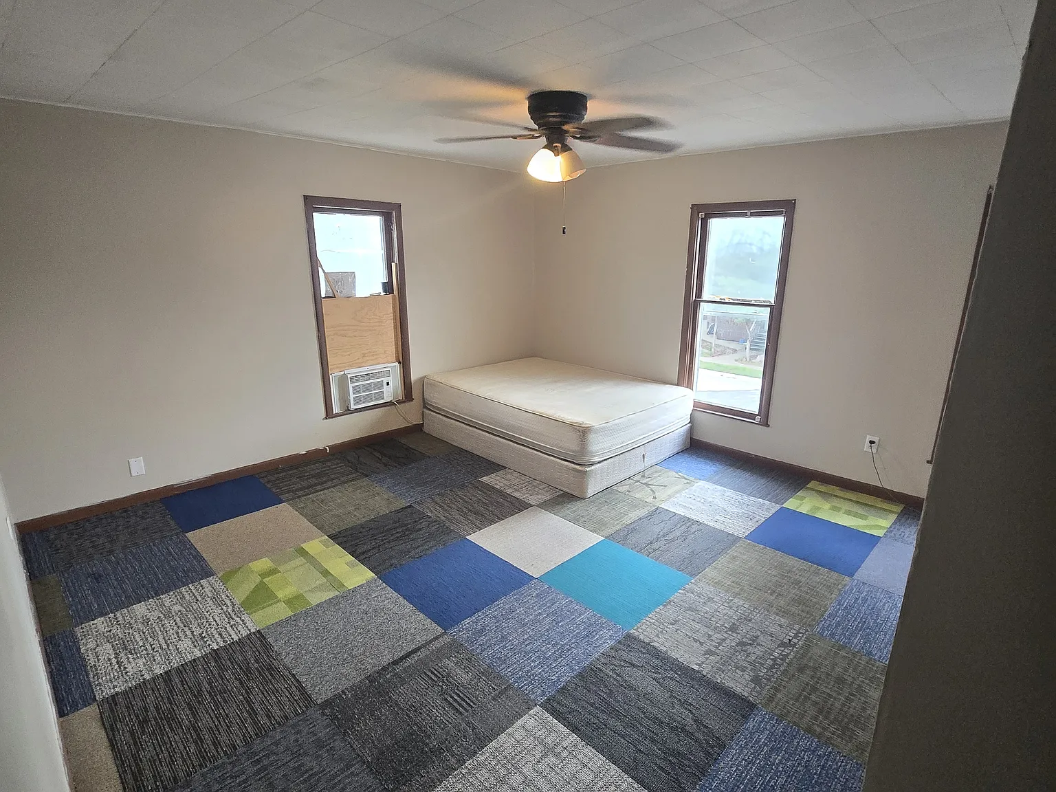 1 bed, 3000 sqft, $650 — Photo 1
