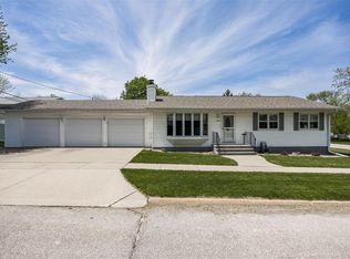 1780 Maplecrest Dr, Marion, IA 52302