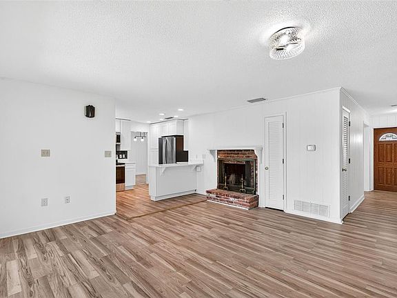 5th image of 1520 S Keene Rd