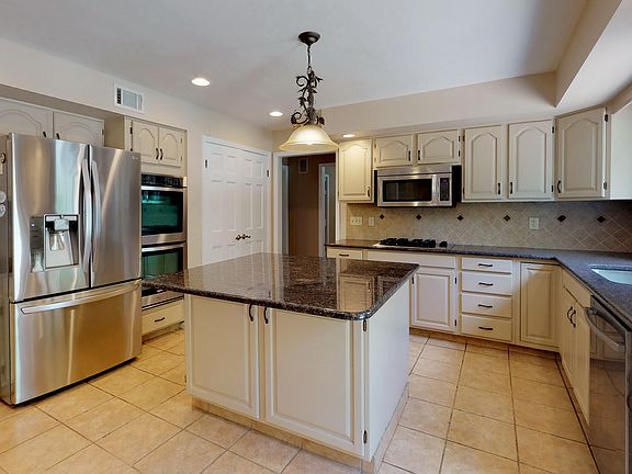4th image of 5 Lee Ct