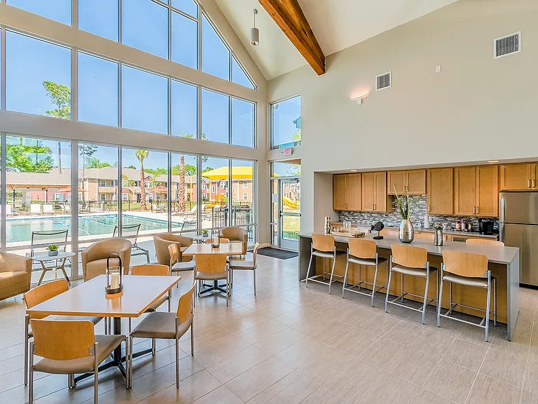 Lakecrest Village — Photo 4