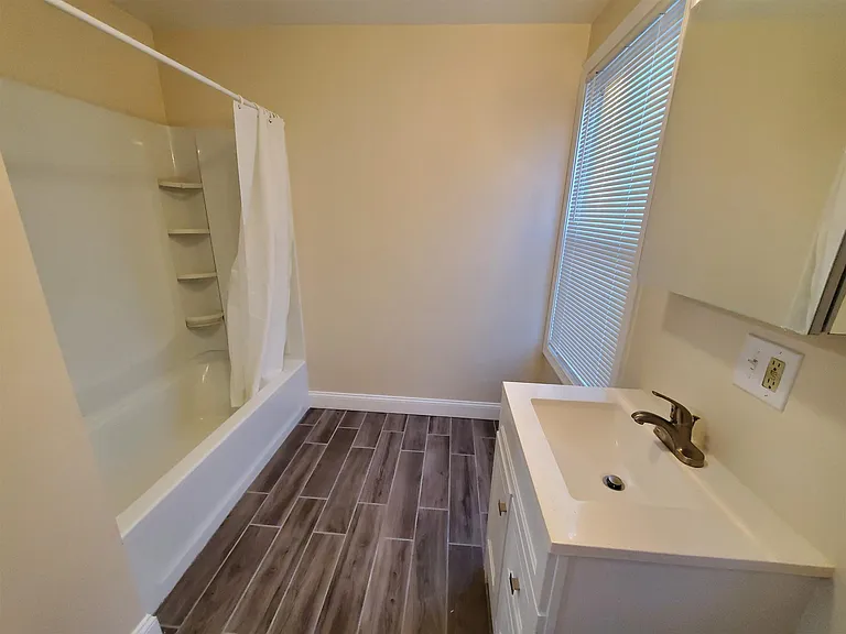 239 Columbia St #1 — Photo 10