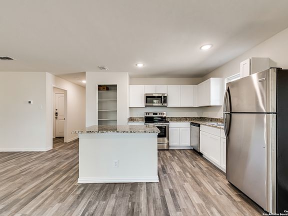 5th image of 2423 McNutt St
