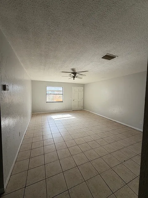 2 bed, 900 sqft, $1,395 — Photo 2