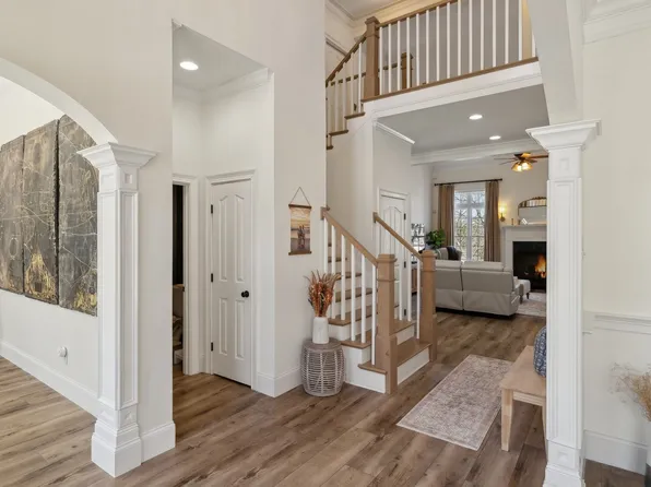 8217 W Chase Ct, Nashville, TN 37221