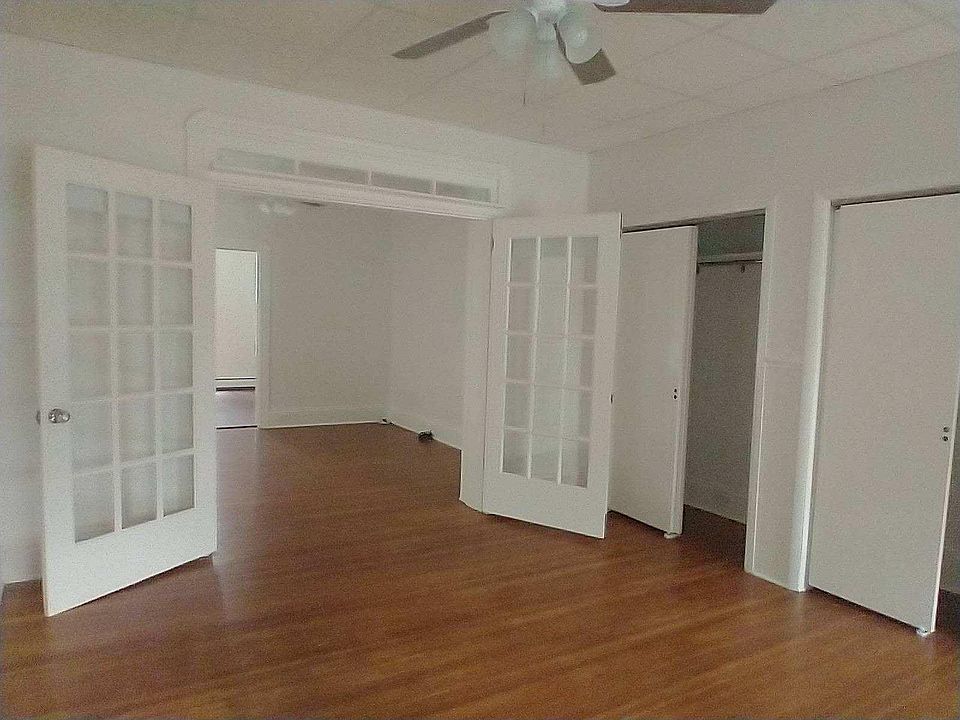 1st image of 26 Dixon St Floor 1