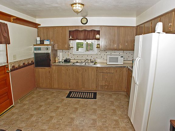 4th image of 1325 Barone Dr