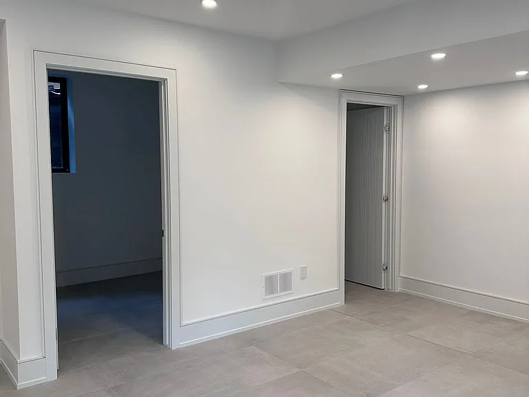 506 Wellington Cres #BASEMENT — Photo 7