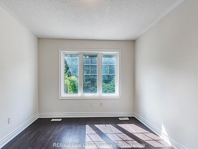 27 Lady Evelyn Cres — Photo 31