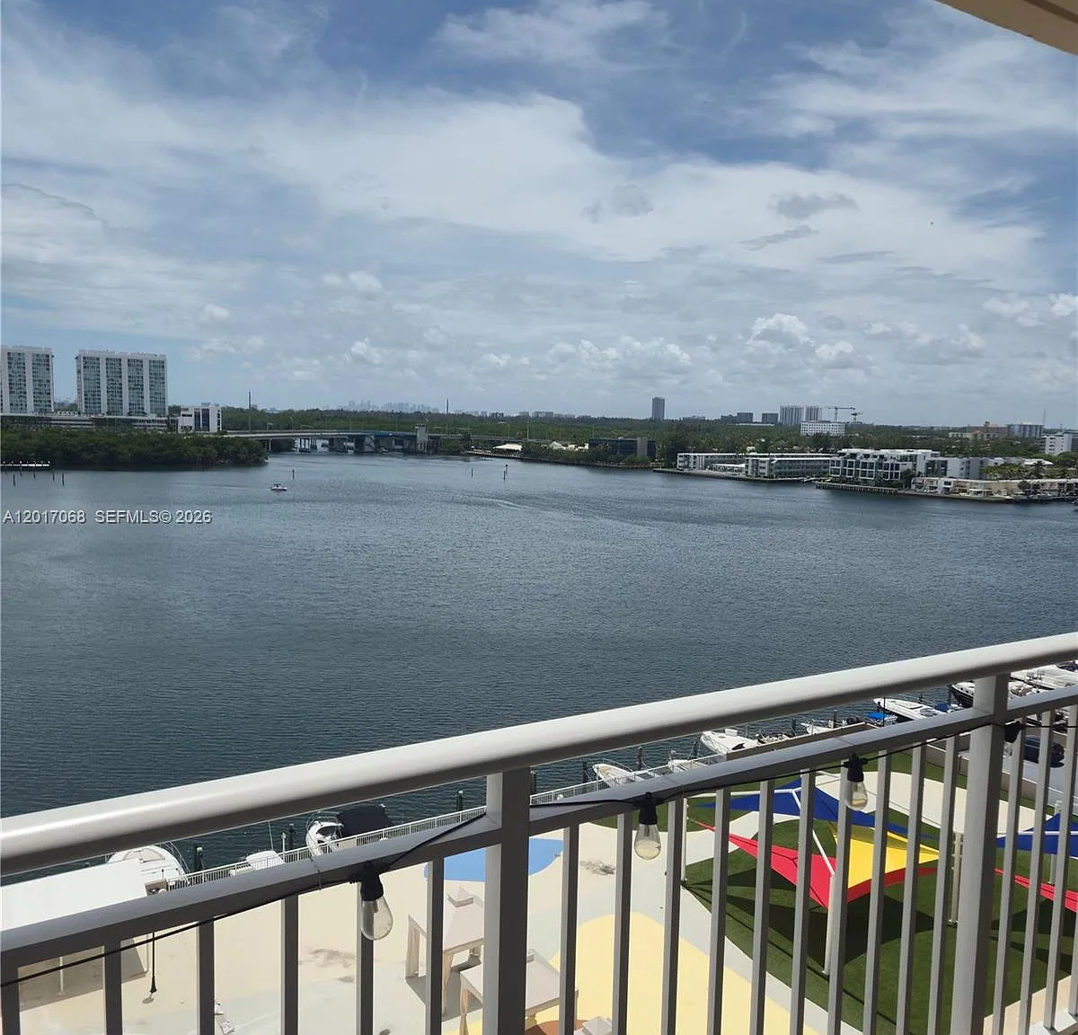 Winston Towers 100 Condo — Photo 1