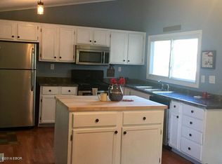 147 Fielder Dr, Salem, IL 62881