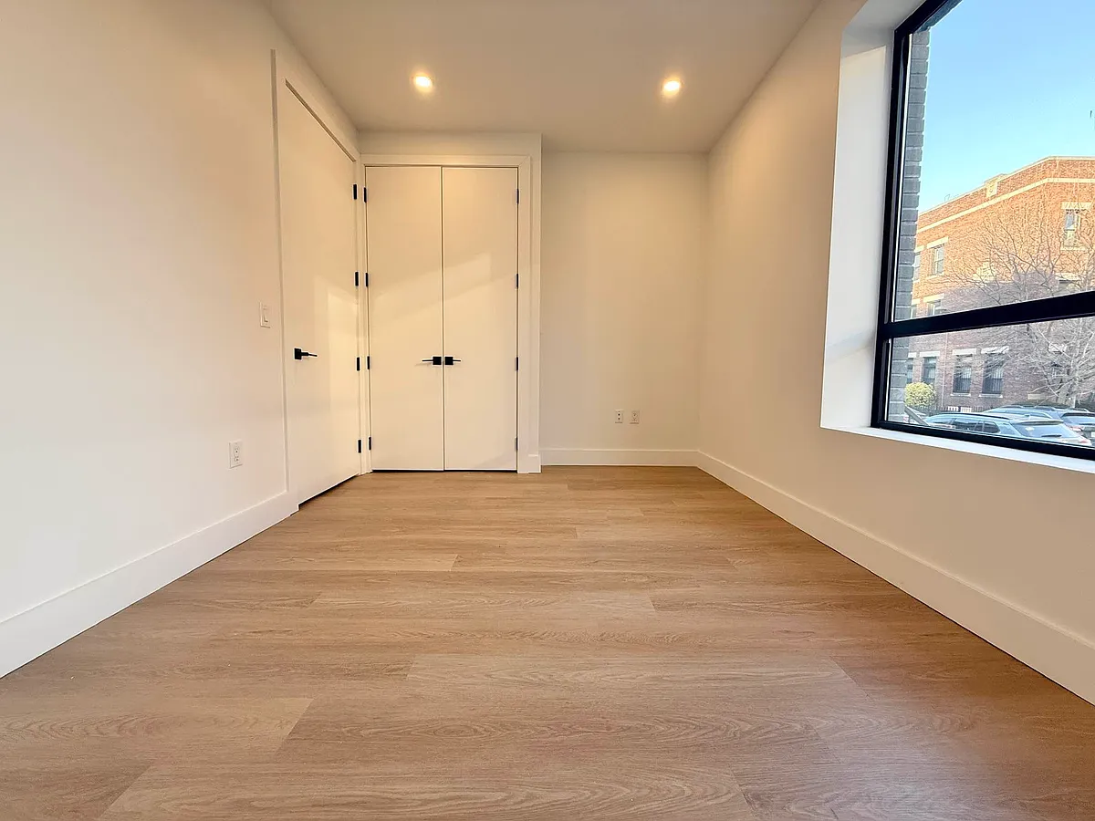 Building Photo - 460 E 29th St #1C