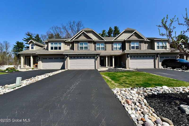 2nd image of 4B Inglewood Drive