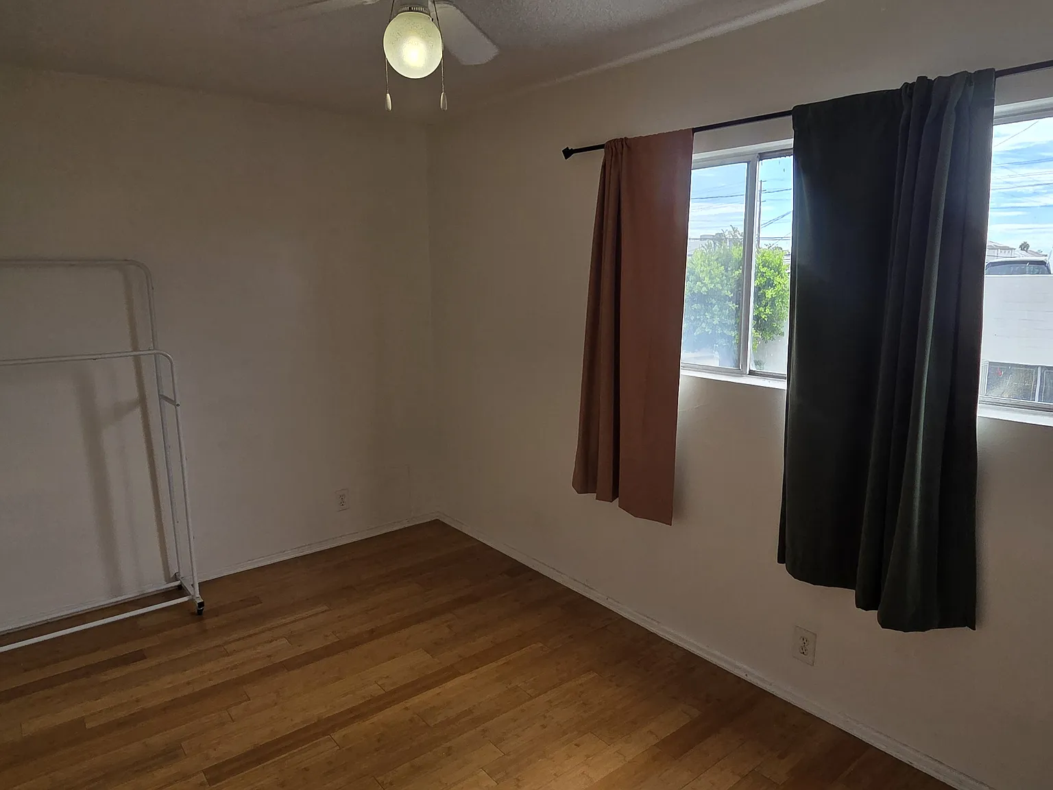 4 bed, 1200 sqft, $950 — Photo 2