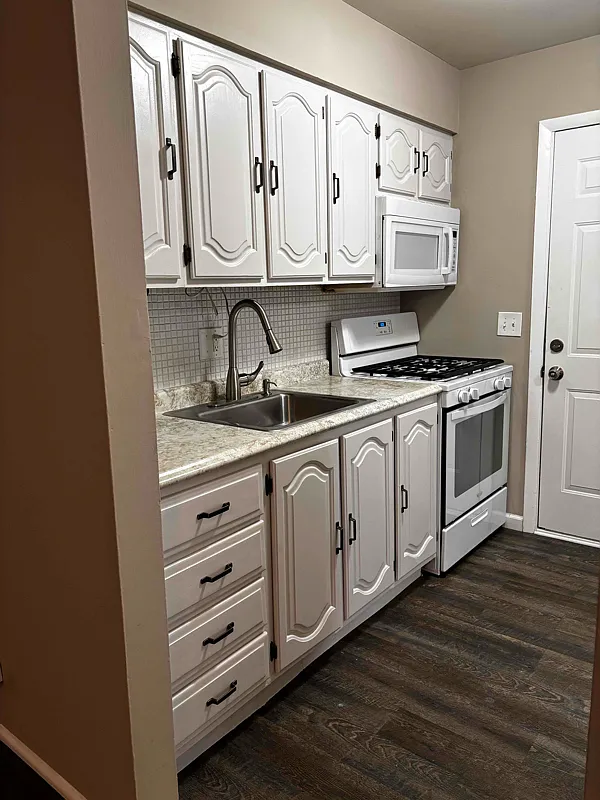 1200sq ft two bed two bath — Photo 2
