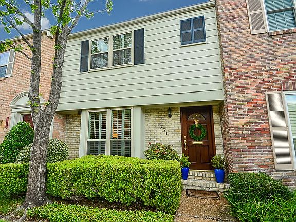 3rd image of 1331 Fountain View Dr #136