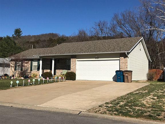 3rd image of 2527 Golden Gate Dr