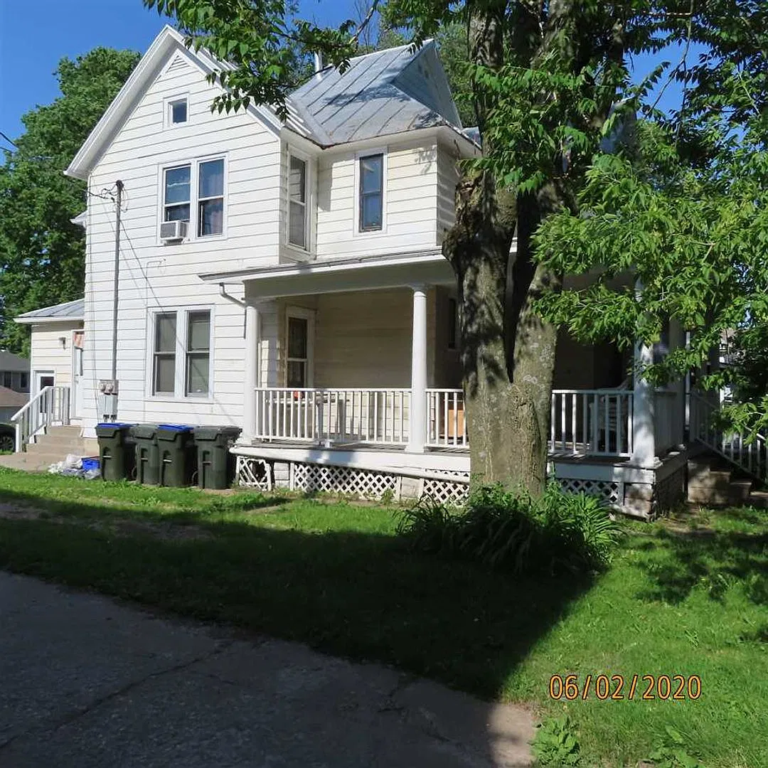 1024 E Burlington — Photo 1