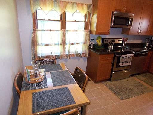 5th image of 8222 W 91st St