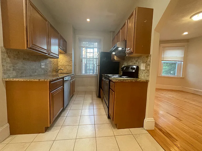 164 Strathmore Rd #12 — Photo 14