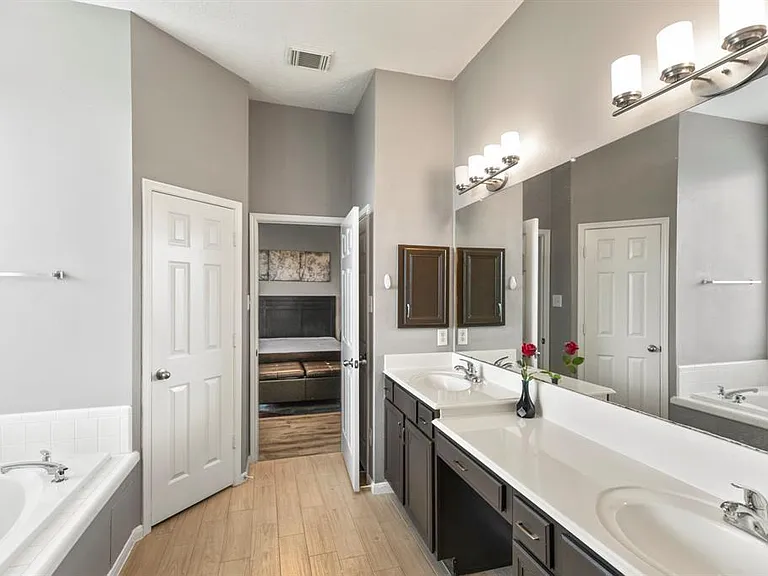 3827 Shady Breeze Dr — Photo 21
