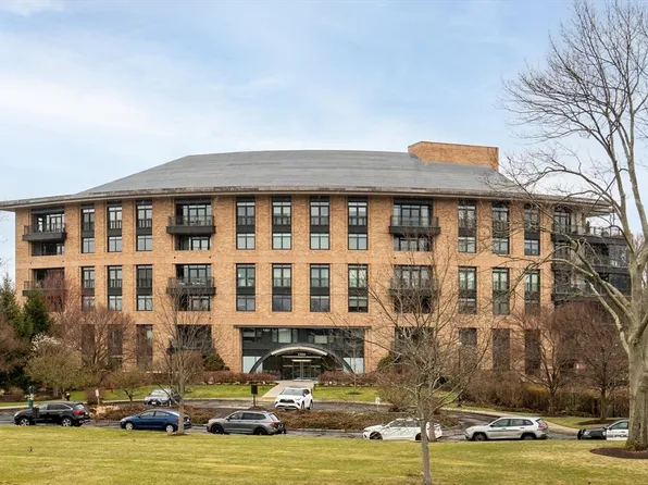 2400 Beacon St Penthouse 608, Chestnut Hill, MA 02467
