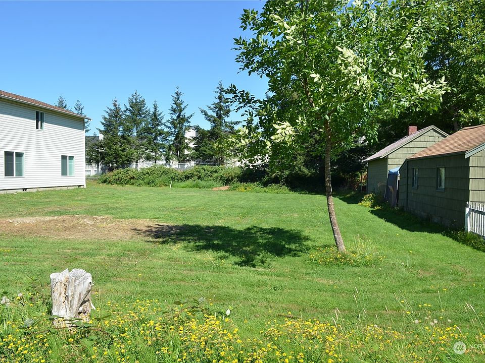 1st image of 1386 NE Echo Dr