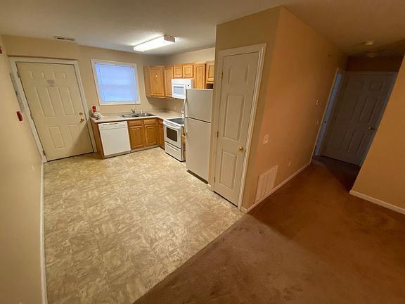 3rd image of 2103 Stonewood Dr #2103