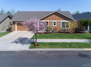 3215 SW Juniper Ave, Redmond, OR 97756