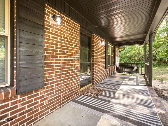 2nd image of 3342 Shagbark Rd