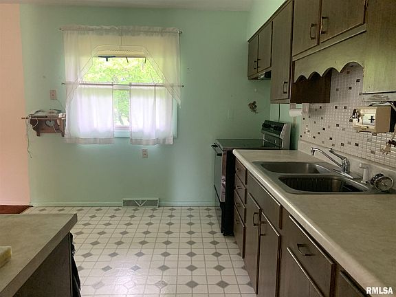 4th image of 311 Hillcrest Dr