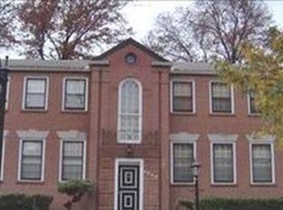 3965 Canterbury Dr, Saint Louis, MO